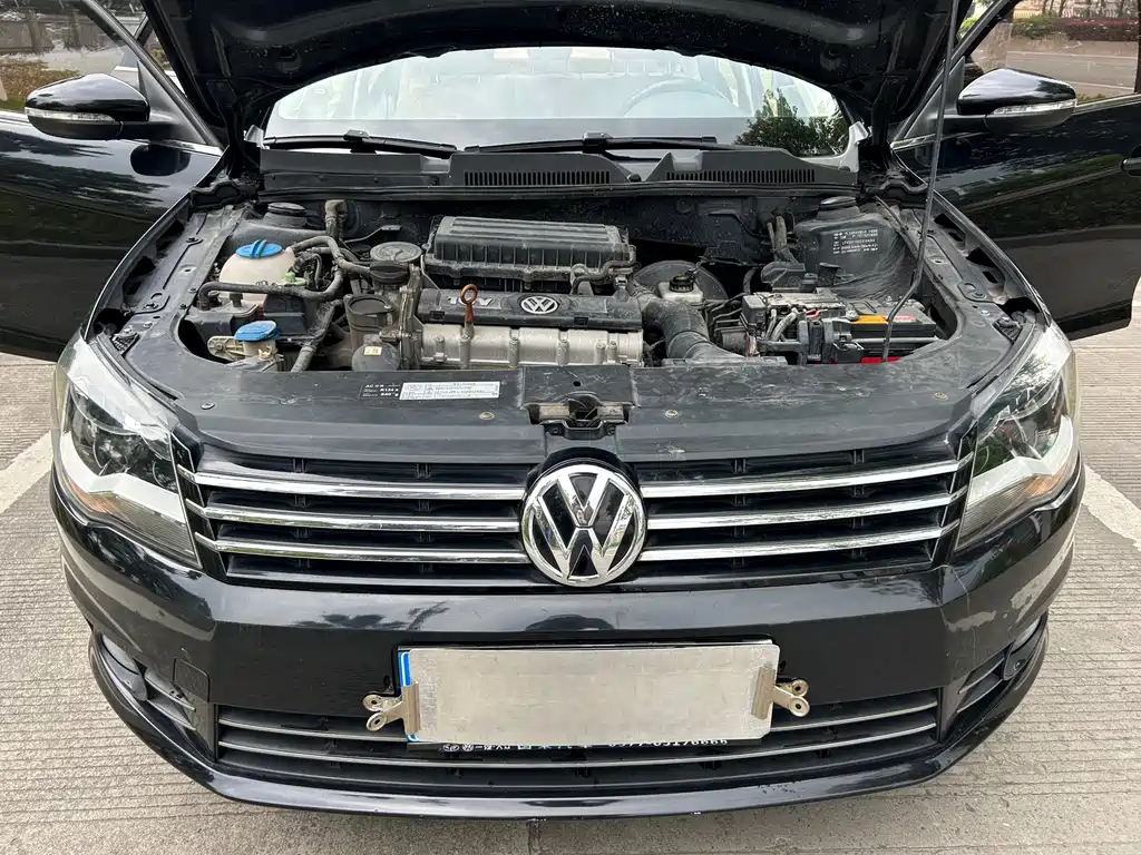 VOLKSWAGEN BORA 2014
