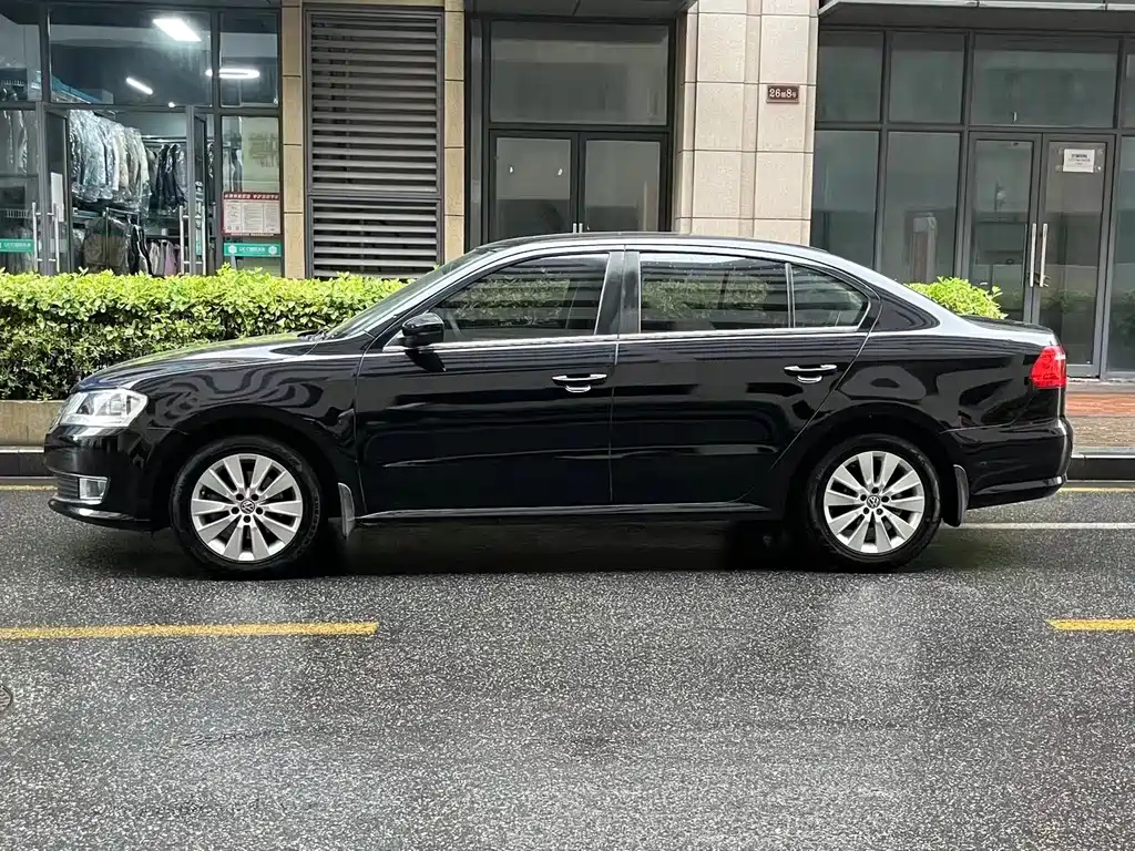 VOLKSWAGEN LAVIDA 2016