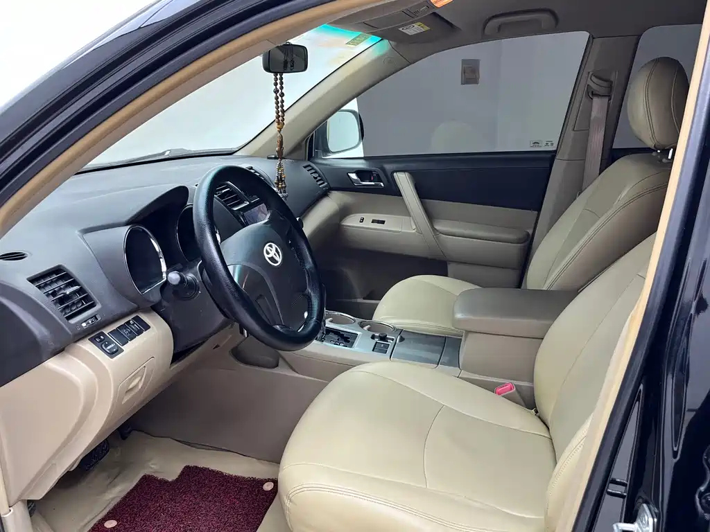 TOYOTA HIGHLANDER 2013