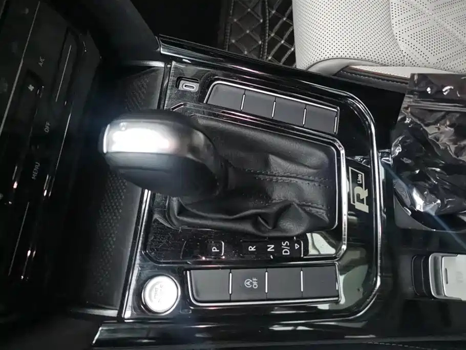 VOLKSWAGEN MAGOTAN 2024