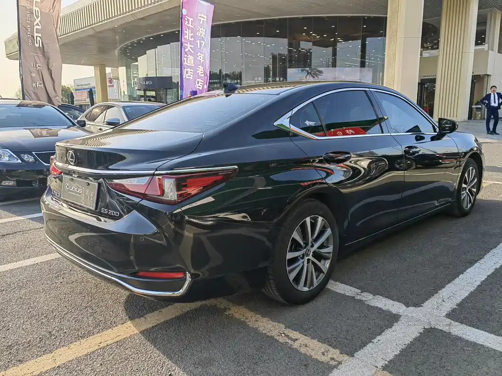 LEXUS ES 2021