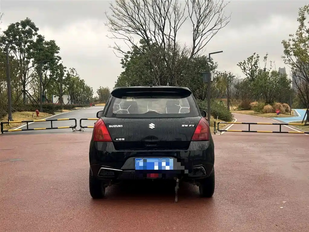 SUZUKI SWIFT 2013