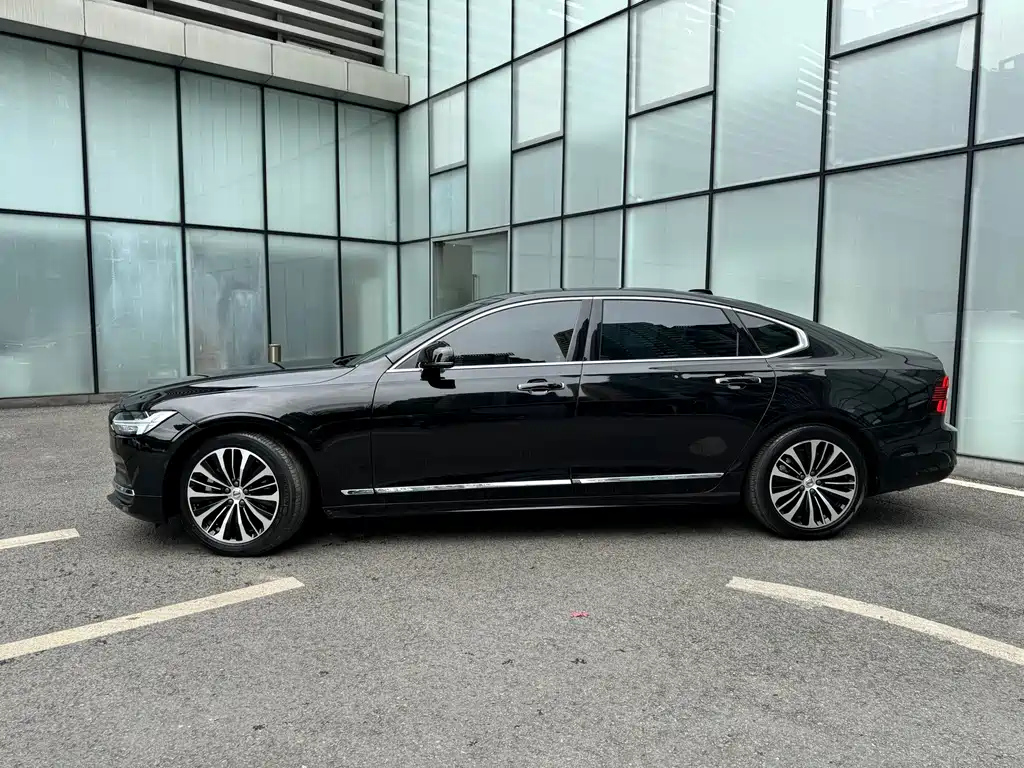 VOLVO S90 2022