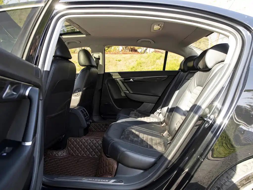 VOLKSWAGEN MAGOTAN 2014