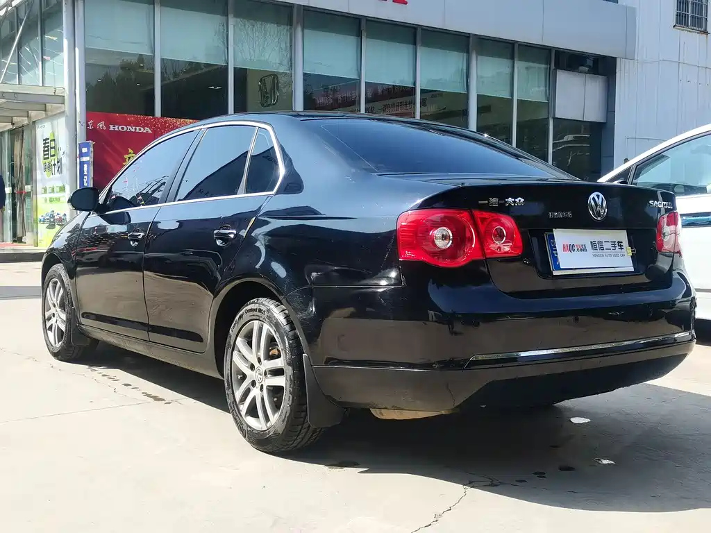 VOLKSWAGEN SAGITAR 2010