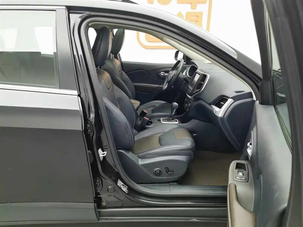JEEP CHEROKEE 2019