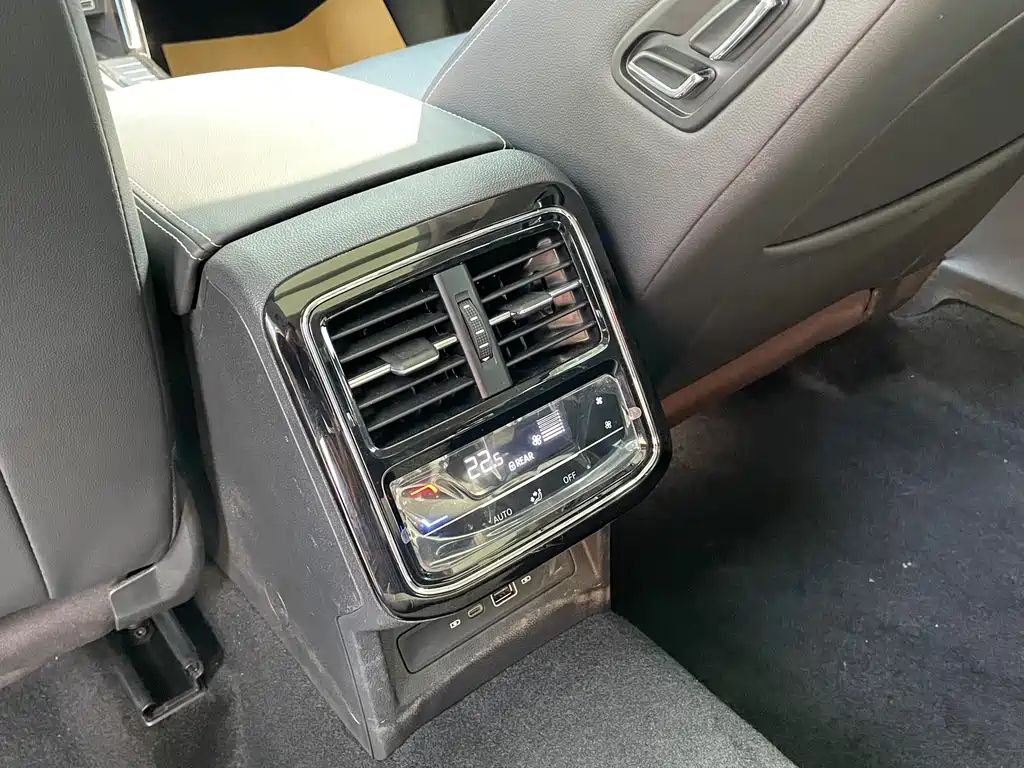 VOLKSWAGEN PASSAT 2022