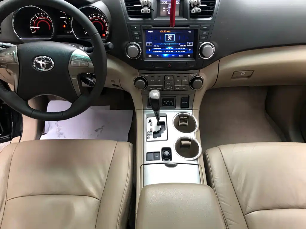 TOYOTA HIGHLANDER 2010