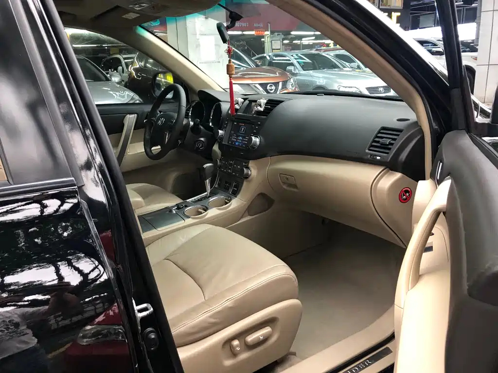 TOYOTA HIGHLANDER 2010