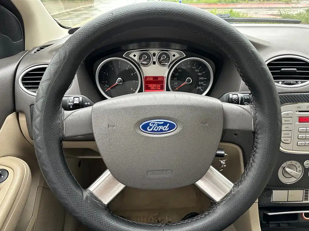 FORD FOCUS 2011