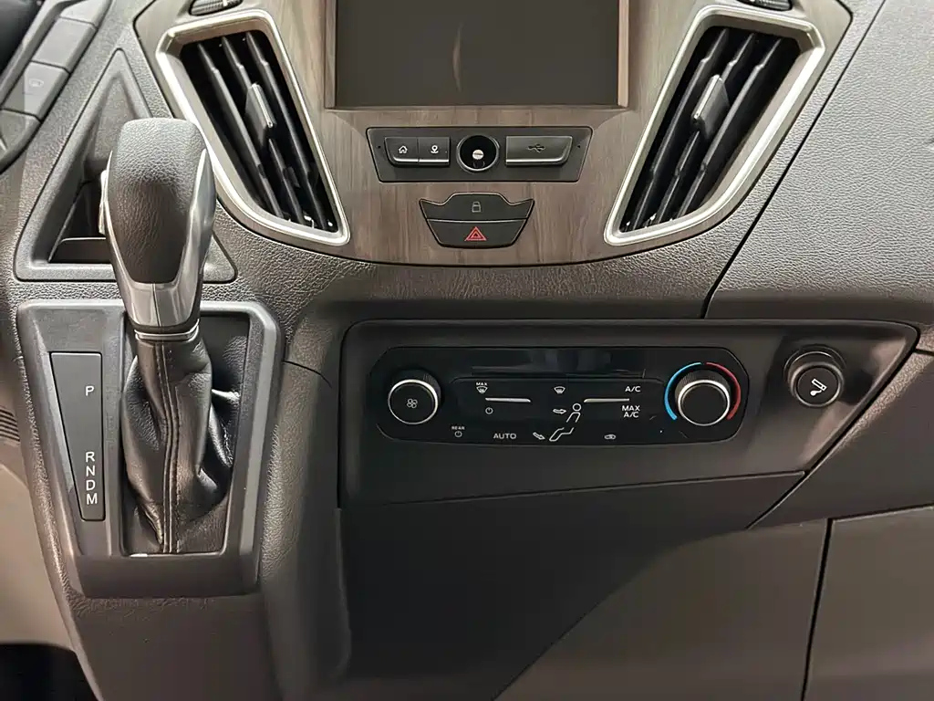 FORD TOUREO 2022