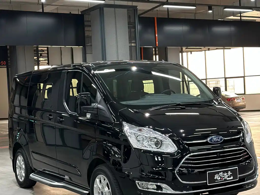FORD TOUREO 2022