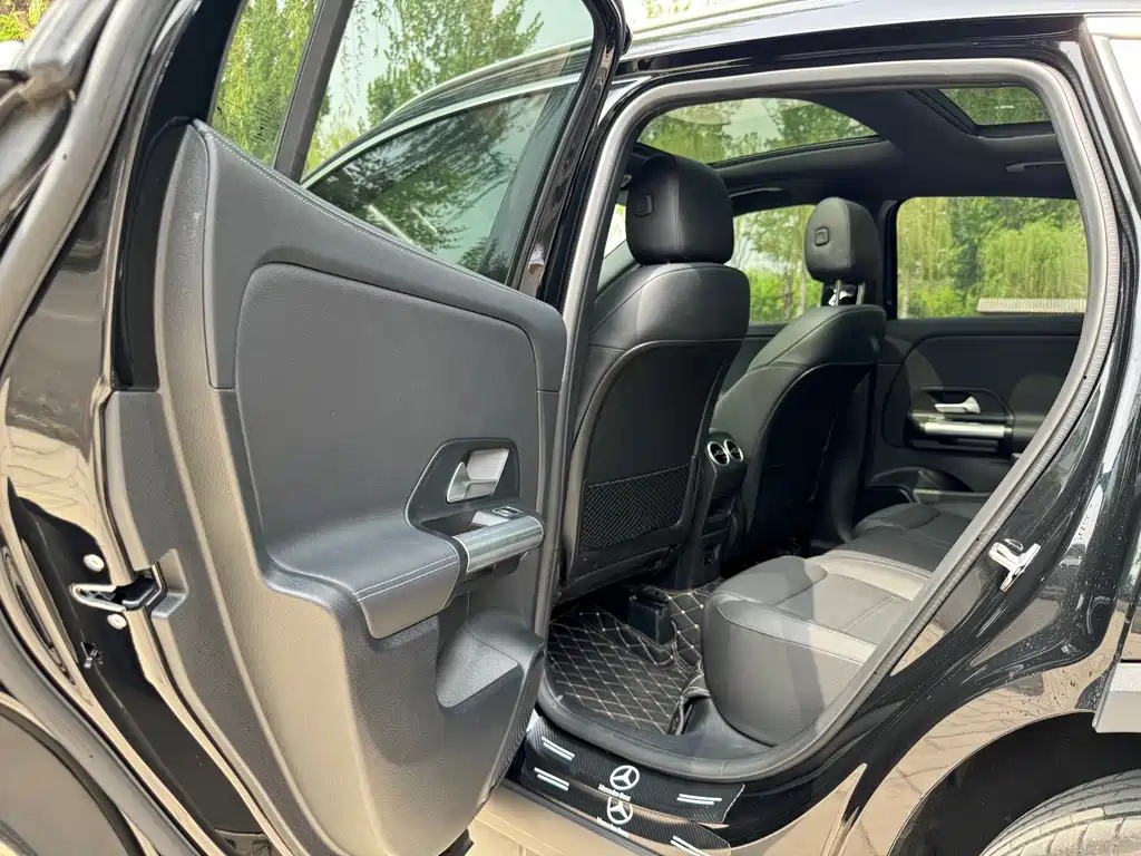 MERCEDES BENZ GLA 2023
