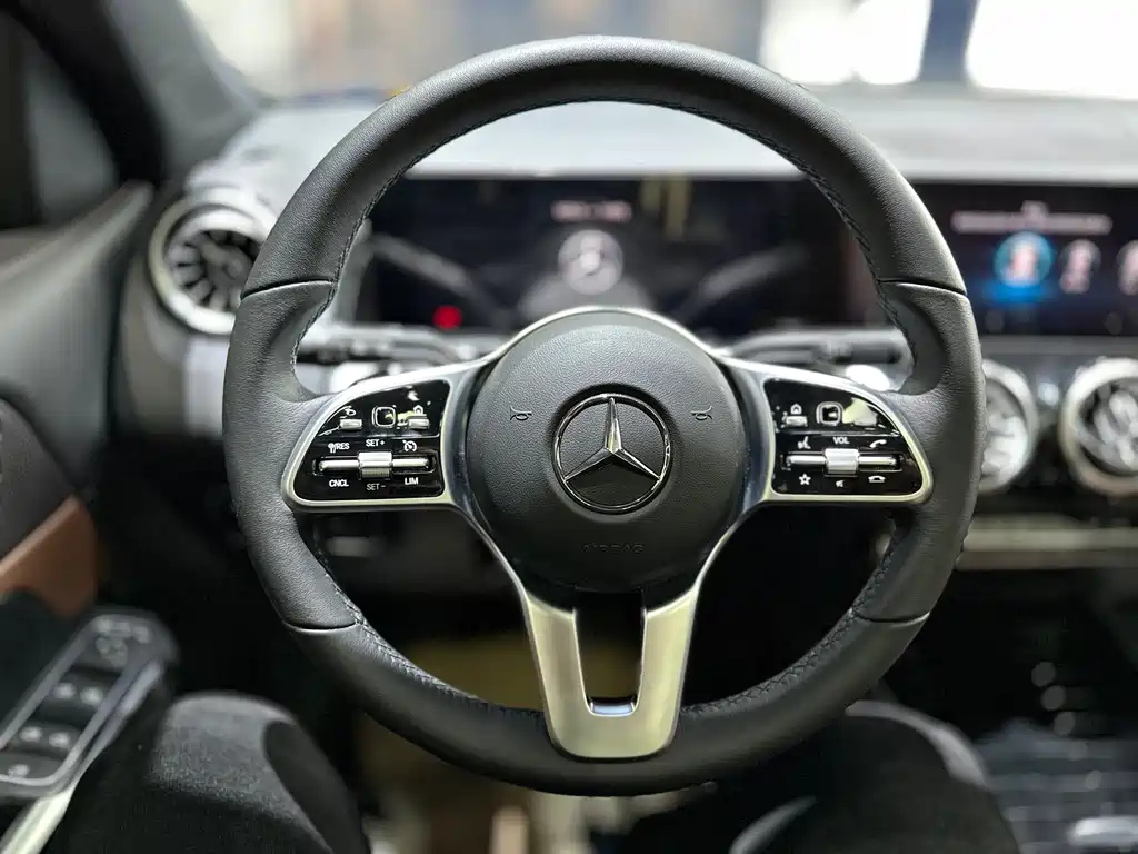 MERCEDES BENZ GLB 2023