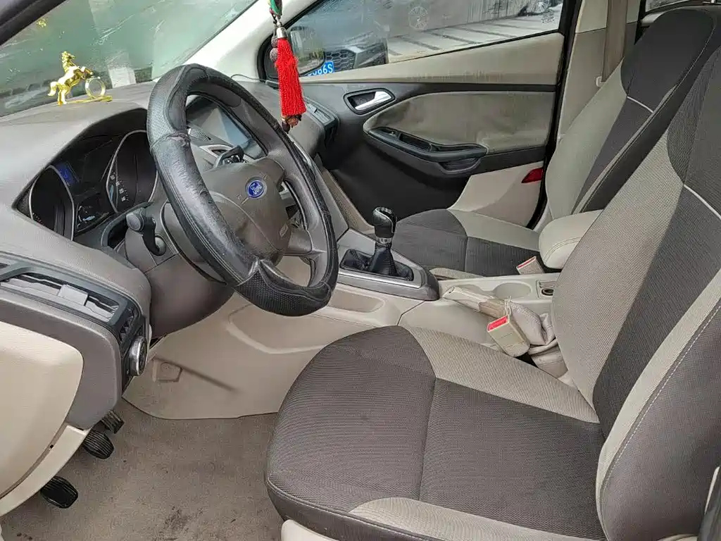 FORD FOCUS 2012