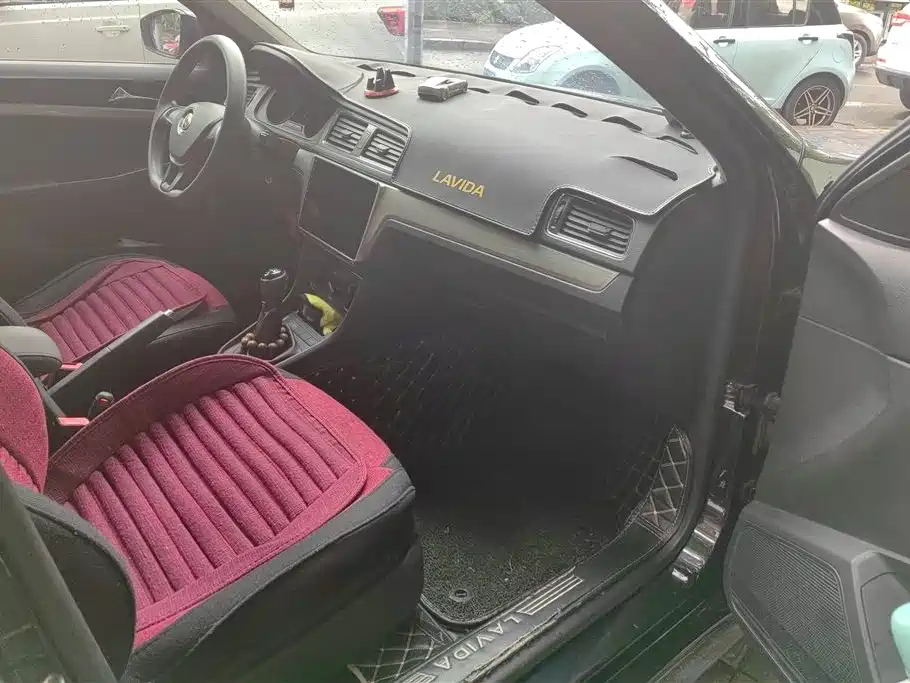 VOLKSWAGEN LAVIDA 2016