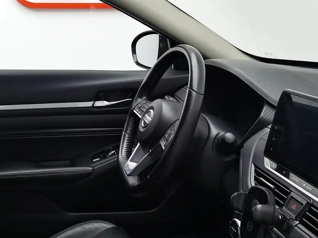 NISSAN TEANA 2020