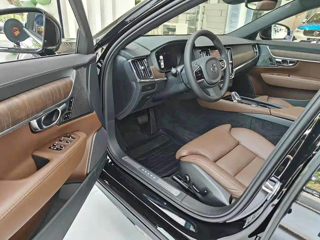 VOLVO S90 2022