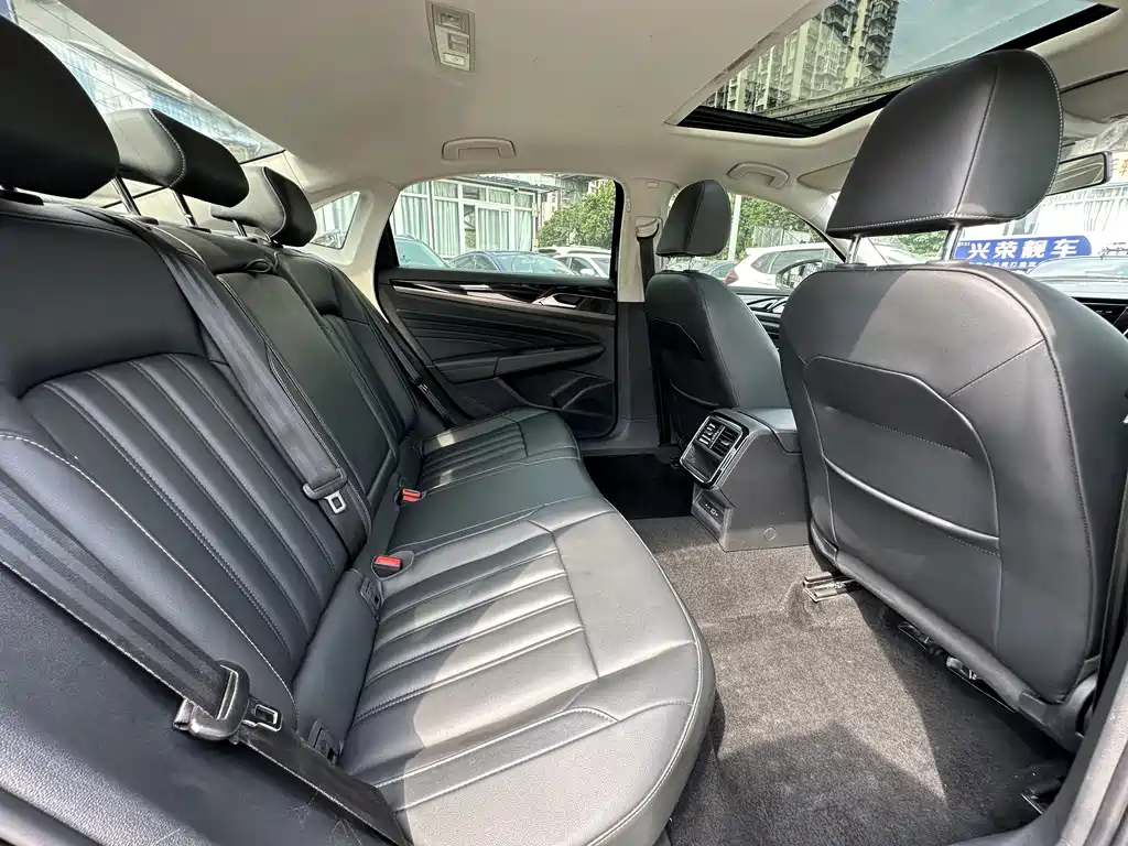 VOLKSWAGEN PASSAT 2021