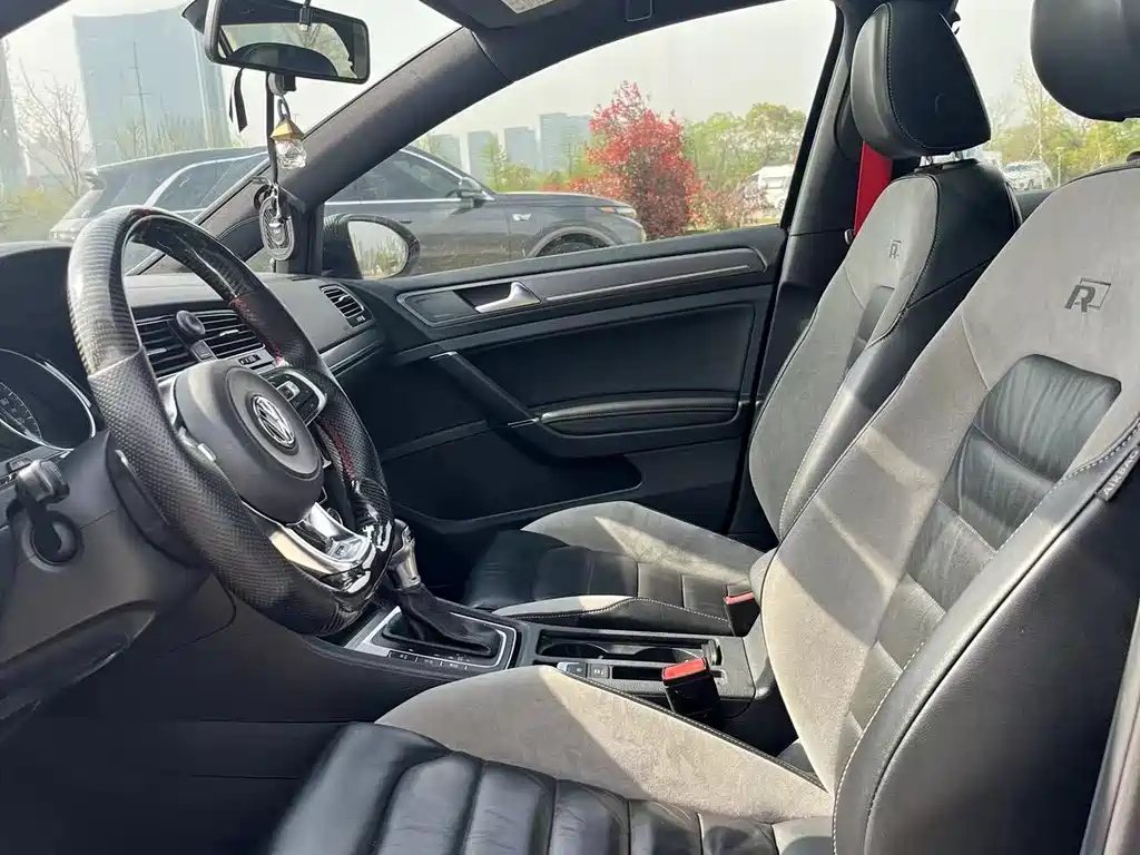 VOLKSWAGEN GOLF 2016