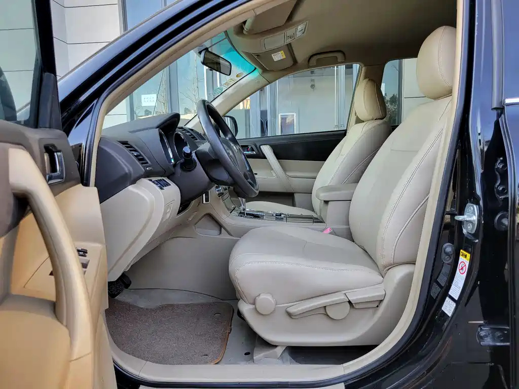 TOYOTA HIGHLANDER 2012