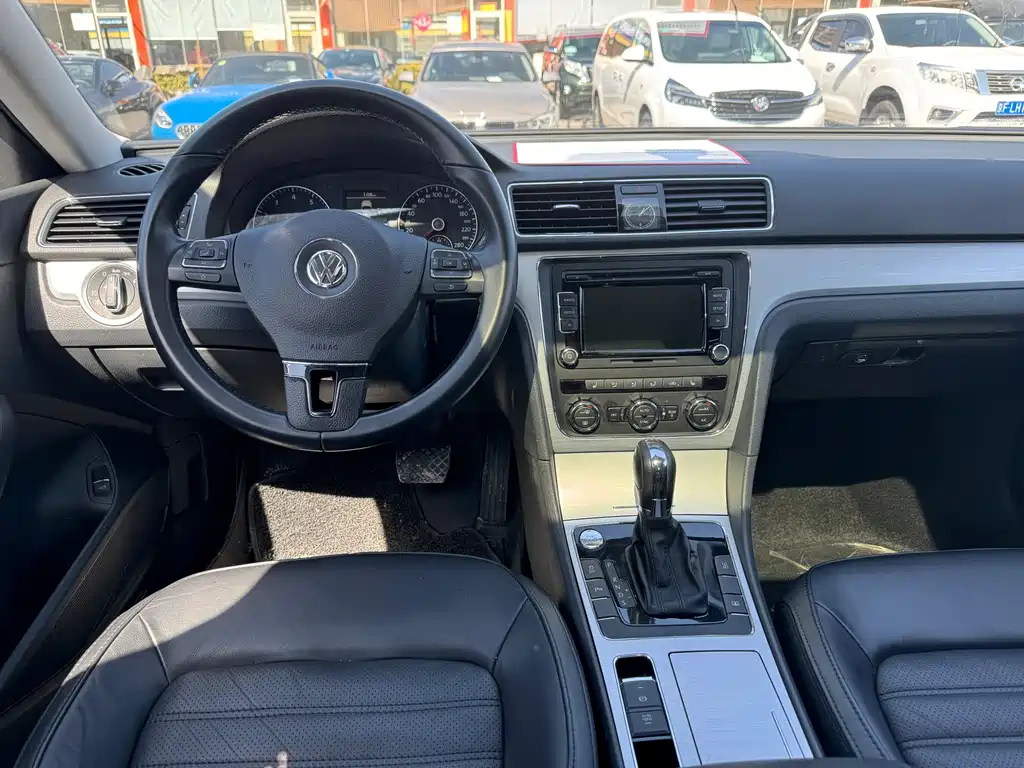 VOLKSWAGEN PASSAT 2015