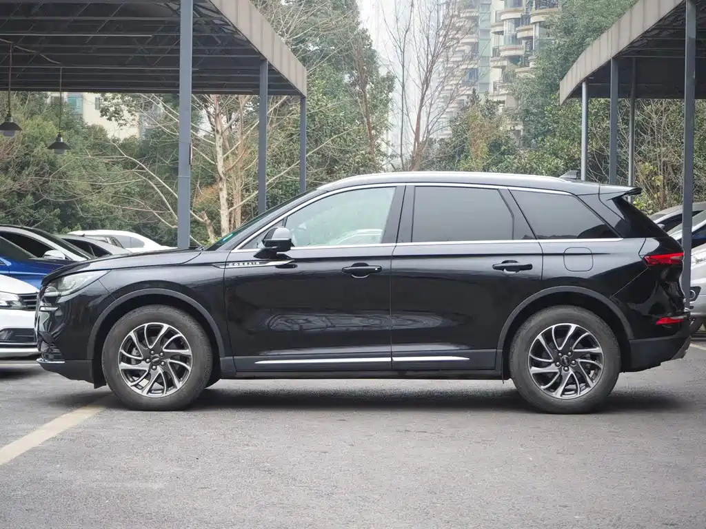 LINCOLN ADVENTURER 2020