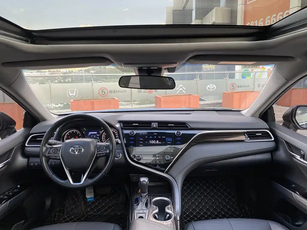 TOYOTA CAMRY 2019