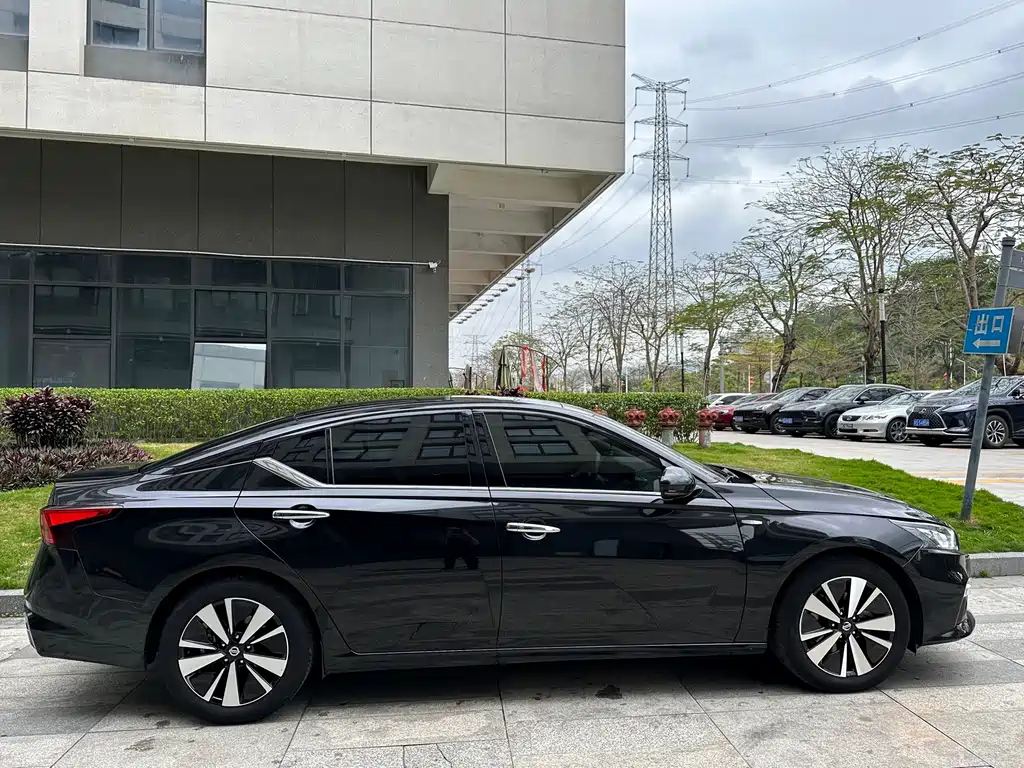 NISSAN TEANA 2022