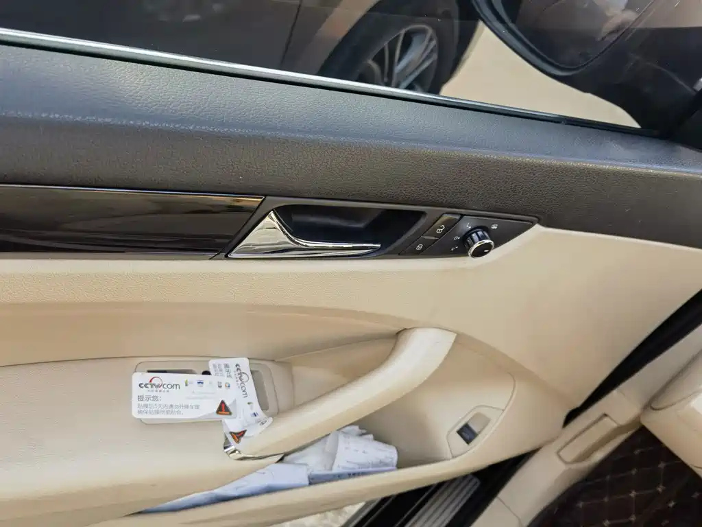 VOLKSWAGEN PASSAT 2014