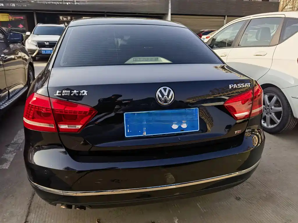VOLKSWAGEN PASSAT 2014