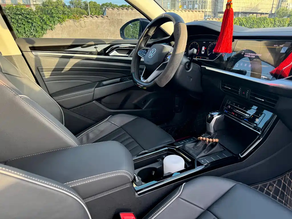 VOLKSWAGEN PASSAT 2023