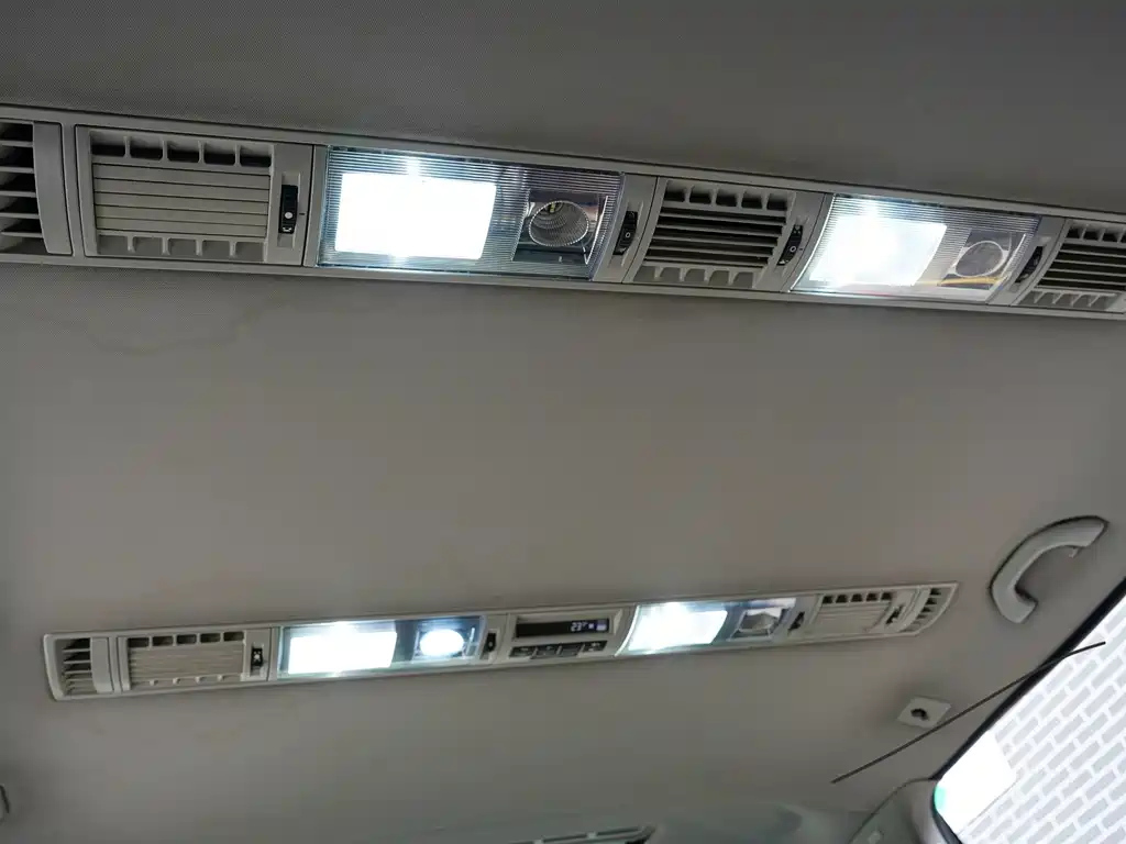 VOLKSWAGEN MULTIVAN 2016