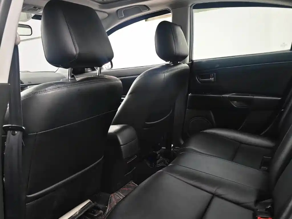 MAZDA 3 2010