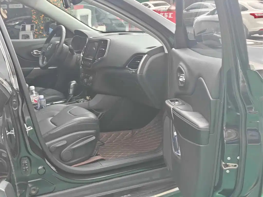 JEEP CHEROKEE 2020