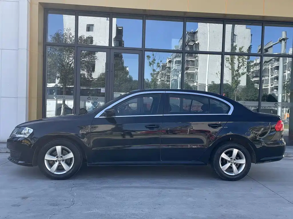 VOLKSWAGEN LAVIDA 2016