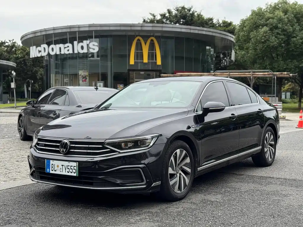 VOLKSWAGEN MAGOTAN GTE PLUG IN HYBRID 2020