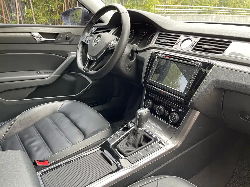 VOLKSWAGEN PASSAT 2018