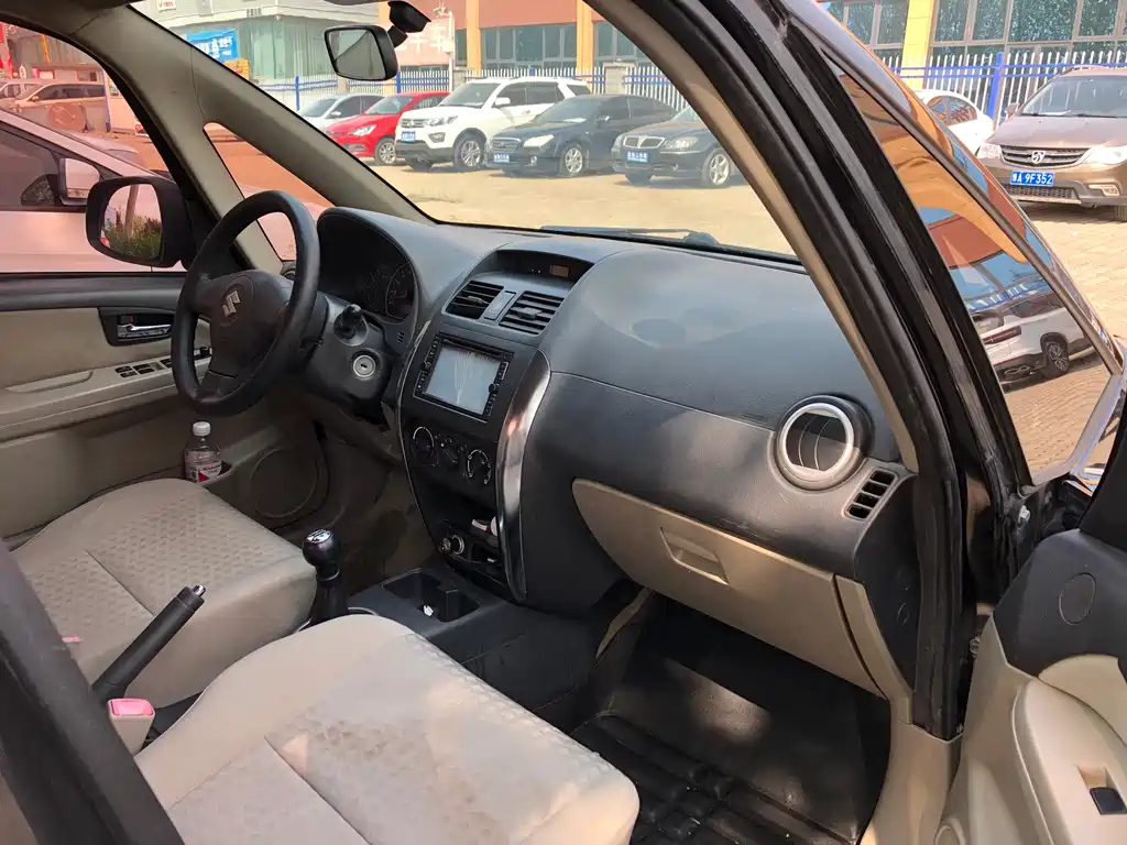 SUZUKI SX4 2010