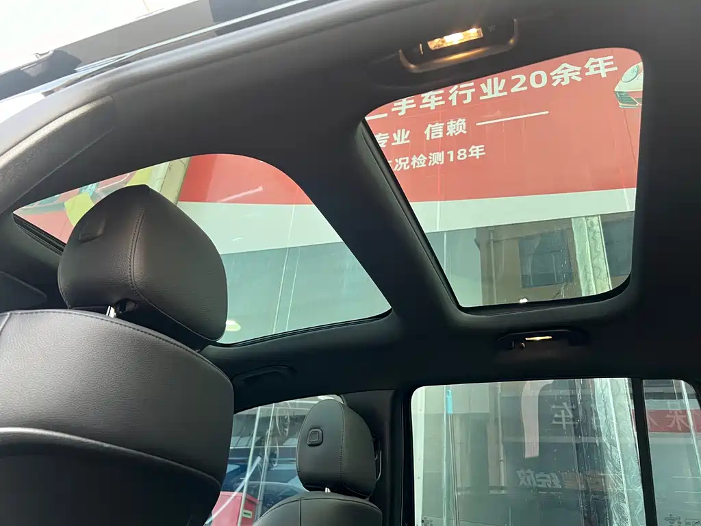 MERCEDES BENZ GLB 2024