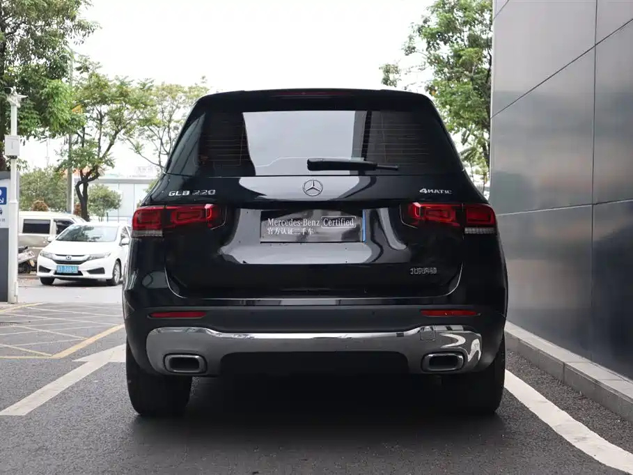 MERCEDES BENZ GLB 2023