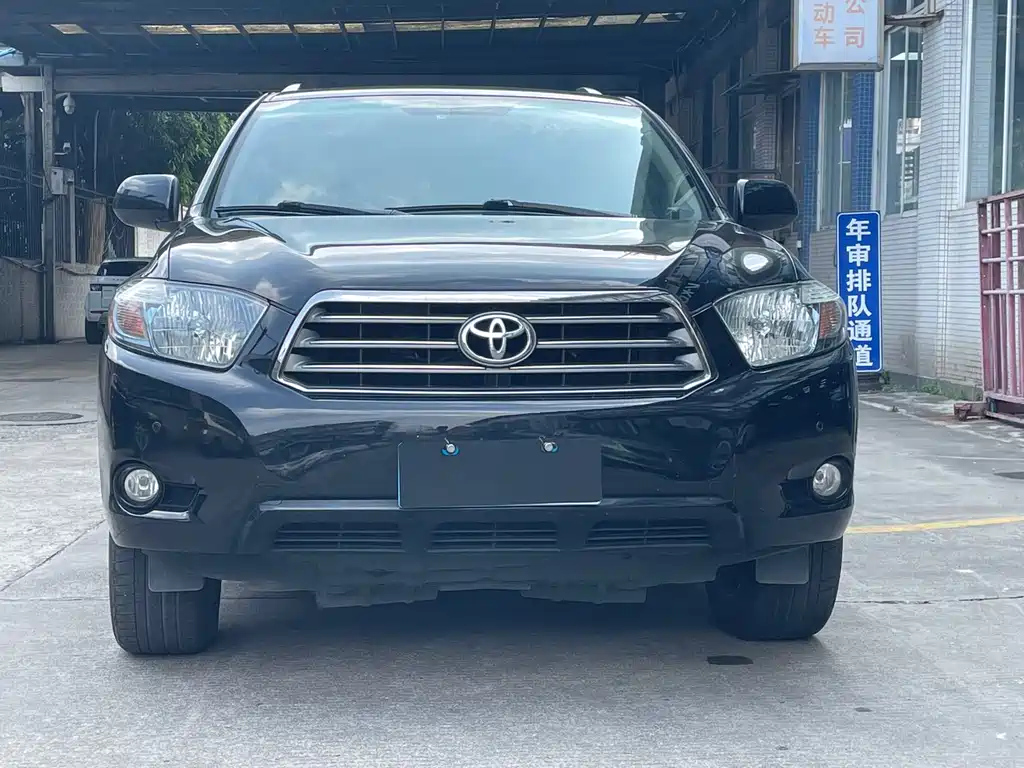 TOYOTA HIGHLANDER 2011