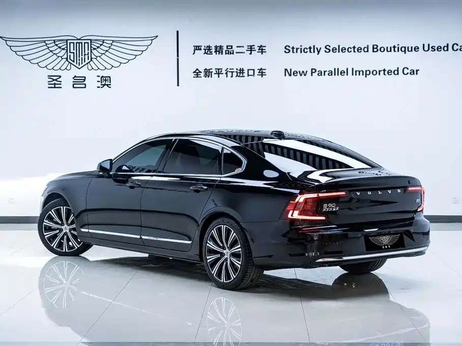 VOLVO S90 2024