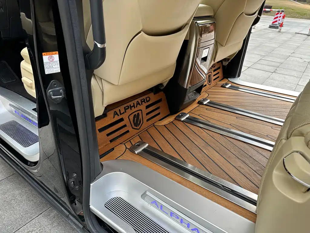 TOYOTA ALPHARD 2017
