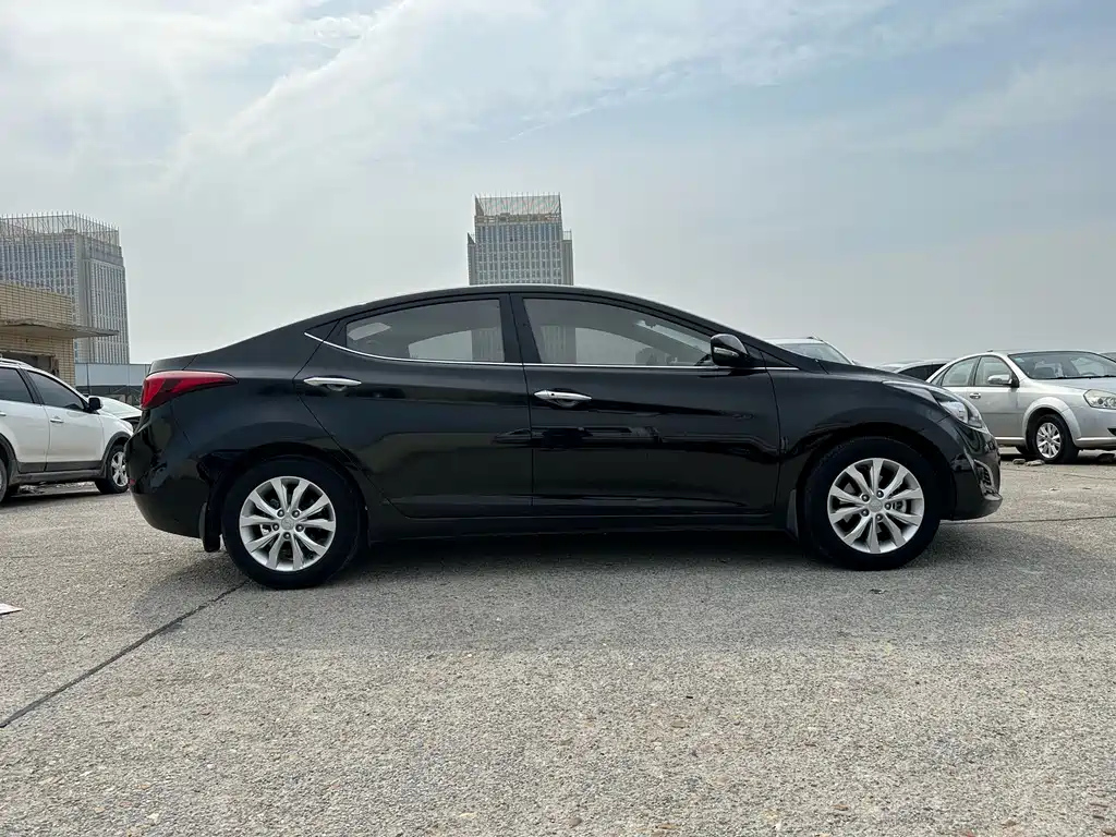 HYUNDAI ELANTRA 2016