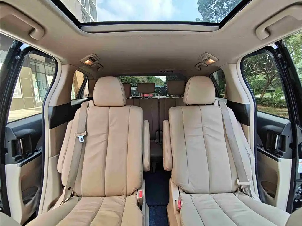 TOYOTA PREVIA 2012