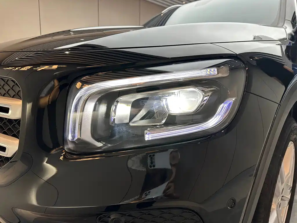 MERCEDES BENZ GLB 2023