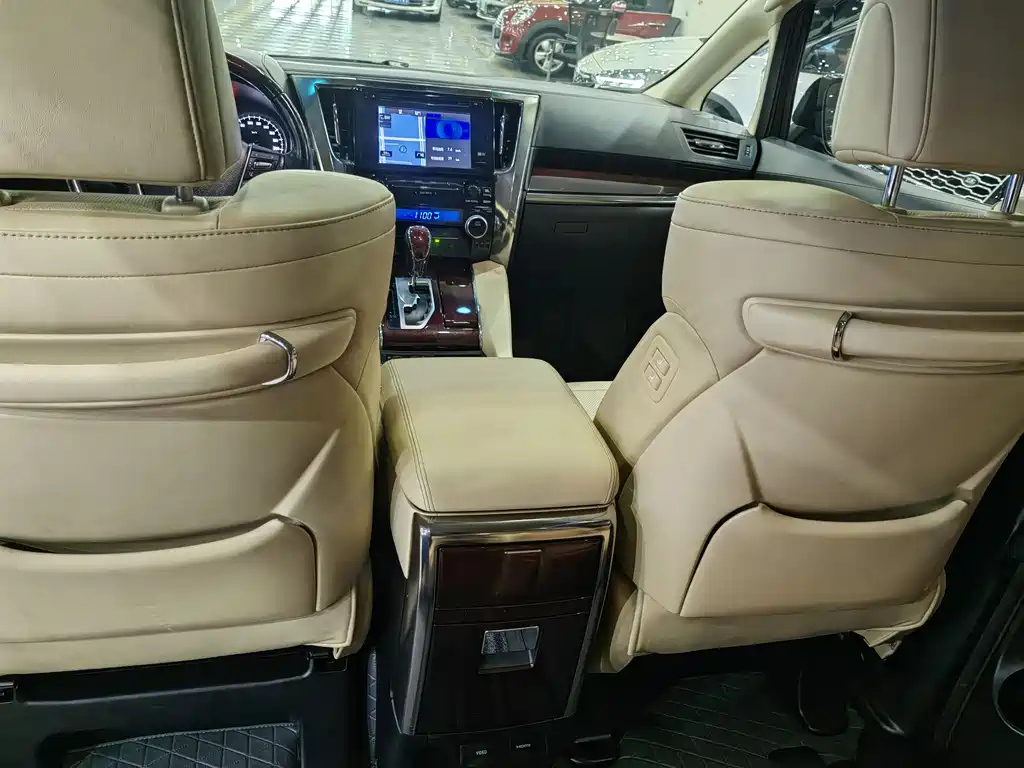 TOYOTA ALPHARD 2018