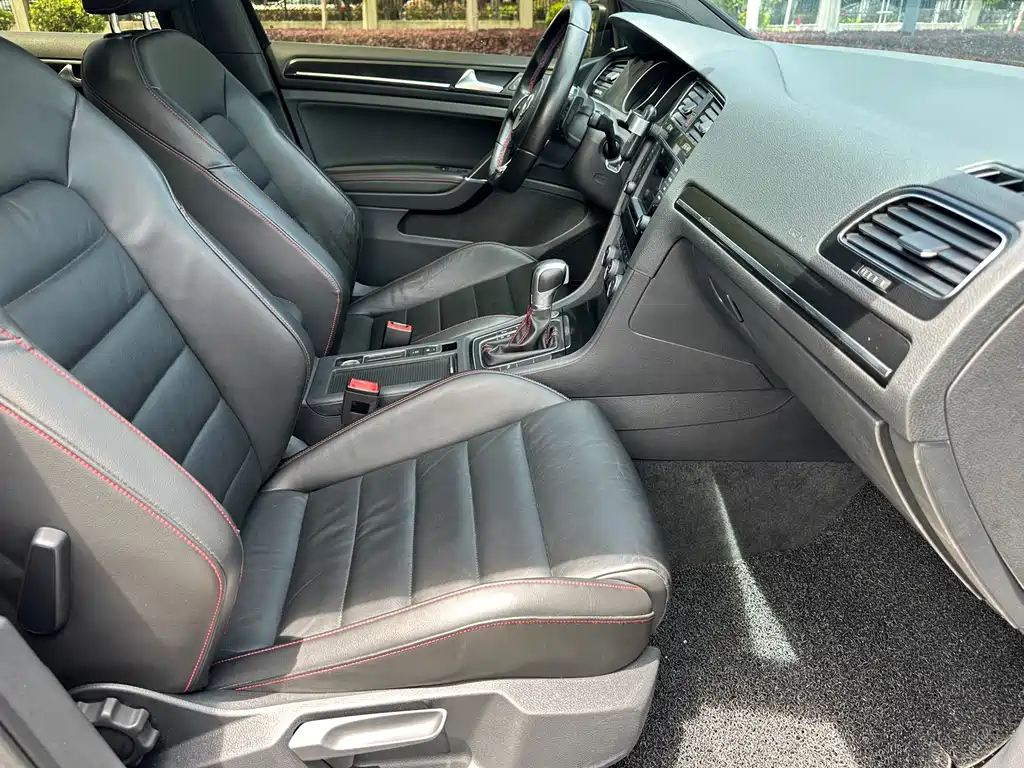 VOLKSWAGEN GOLF 2016