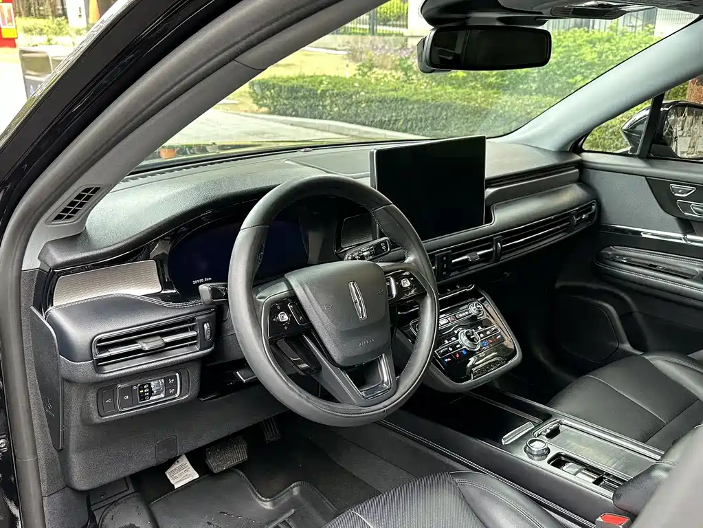 LINCOLN ADVENTURER 2021